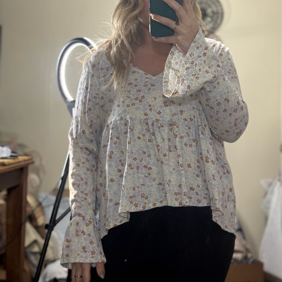 Wrangler Tops - Wrangler White Floral V-Neck Blouse